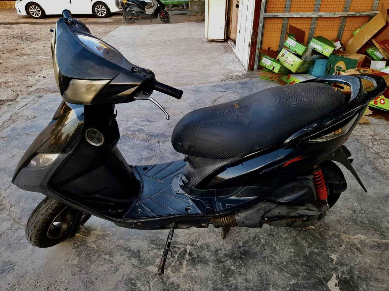 السلام عليكم دراجة ثعلب 140 بحالة الوكالة نضيفة شخط مابيها مكفولة مكينة وكفرات شلعة ومعدل تجي وتشوف بعينك خير من الله اوراق كاملة 625 وبيها مجال واتساب ***********
