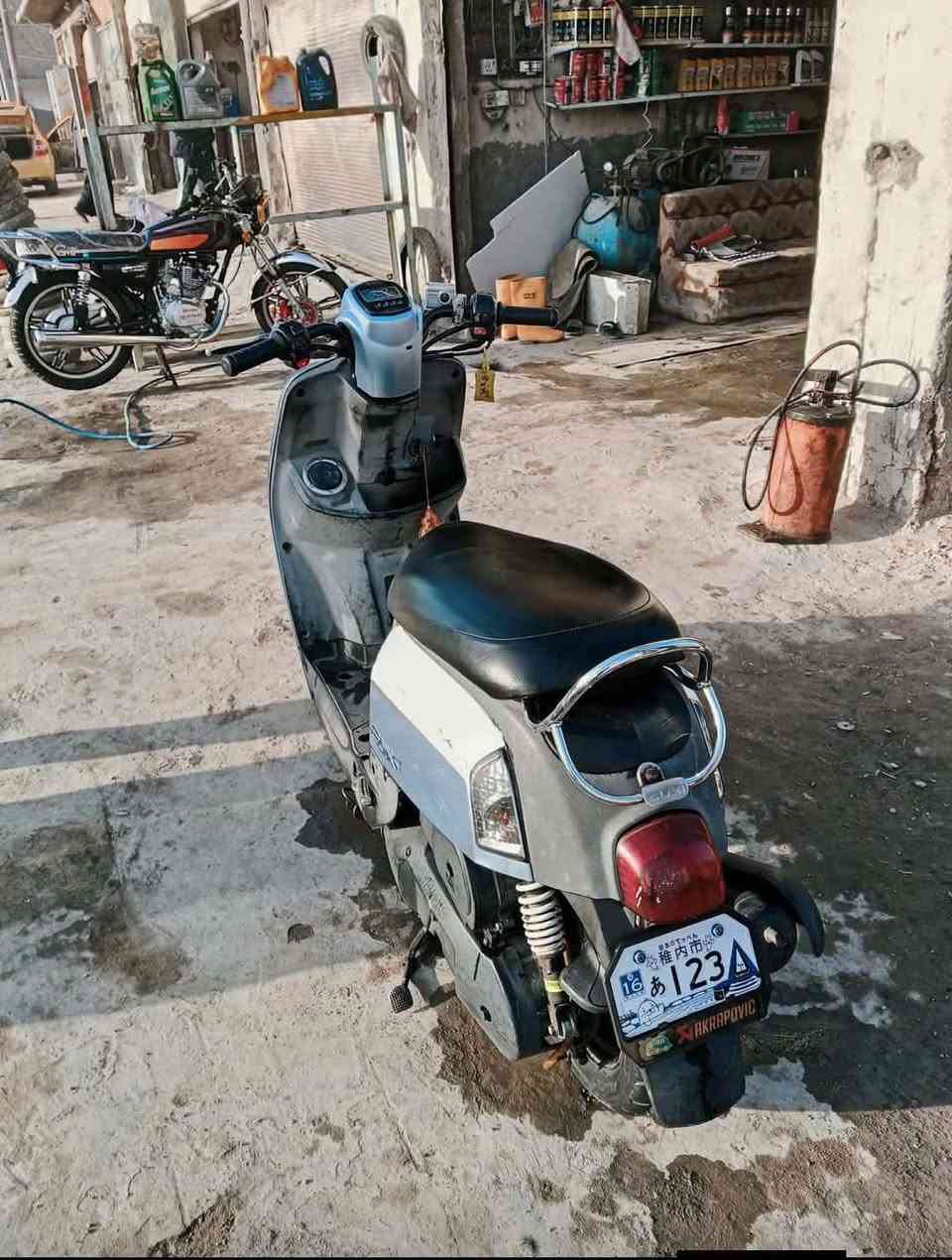 سلام عليكم دراجه بوليس للبيع دراجه نضف من صوره وصل معرض ومكفوله من كلشي وسعره اب ٦٥٠ وبيه مجال سعره مناسب مكاني كربلاء وهذا رقمي ***********
