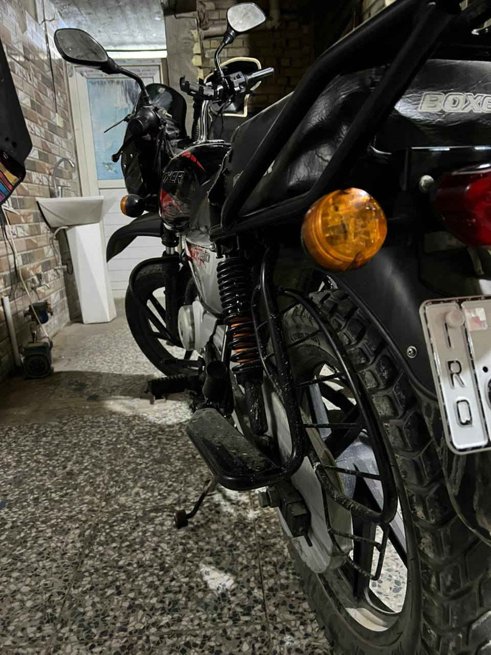 السلام عليكم بوكسر جبلي مديل 23 
مرقمه لوحات نكليزي سنويه بسمي يعني ماتعبك بتحويل 
دراجه مكينته مجفته تجفيت شركه تجي شوف بعينك 
ما ناقصه شي الراغب بشراء يتصل ***********
مكاني البلديات
