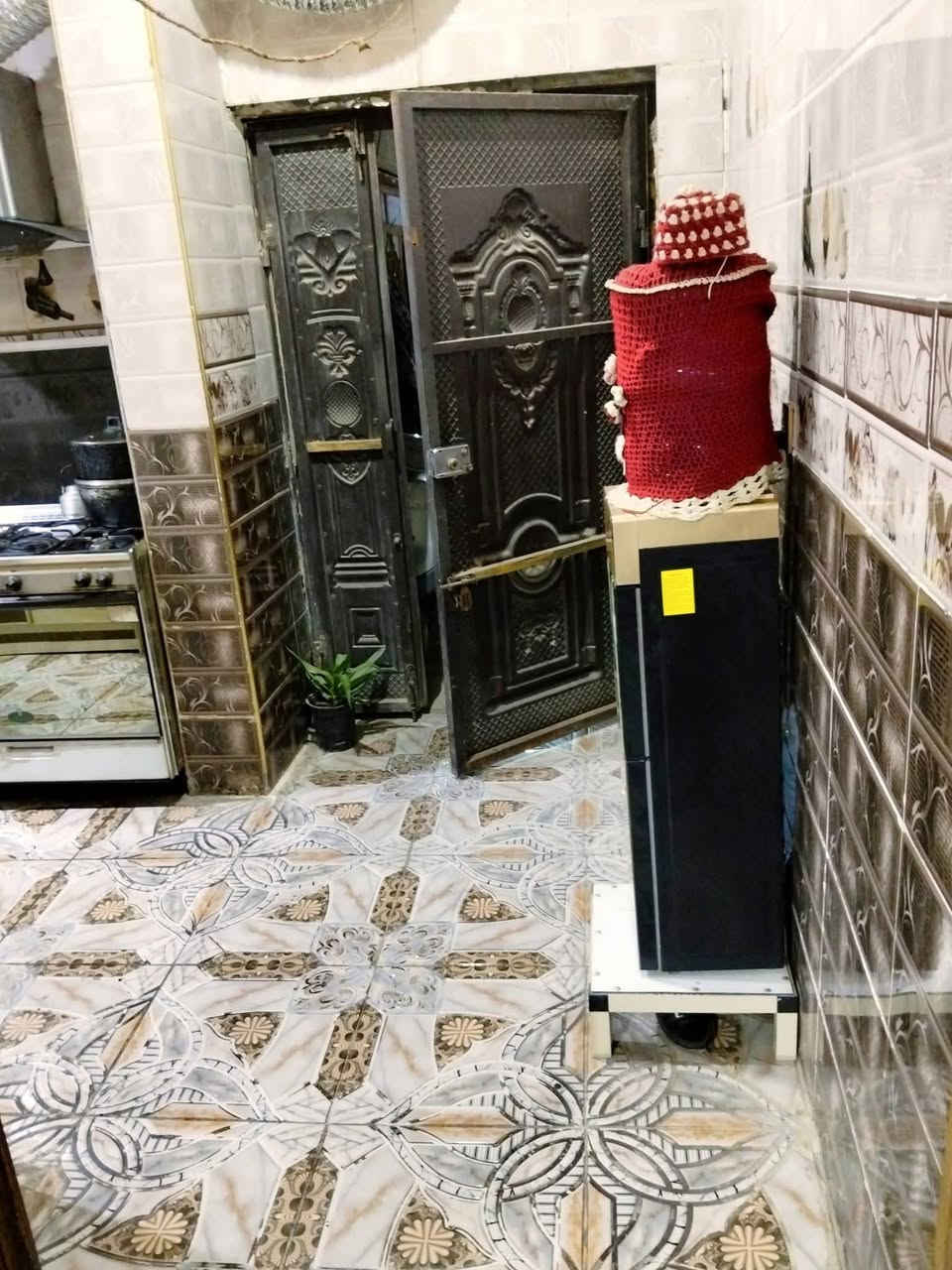 للبيع ✍️

مساحة 100م

المشتملات👇

استقبال وكنيدور ومطبخ وصاله وغرفه نوم وصحيات ومنور 

البيت نضيف 
العنوان:حي الفداء شارع المدارس خامس بيت عن المدرسة صينيه بضهره شارع 20 

السعر:83

                 للستفسار :***********📞
