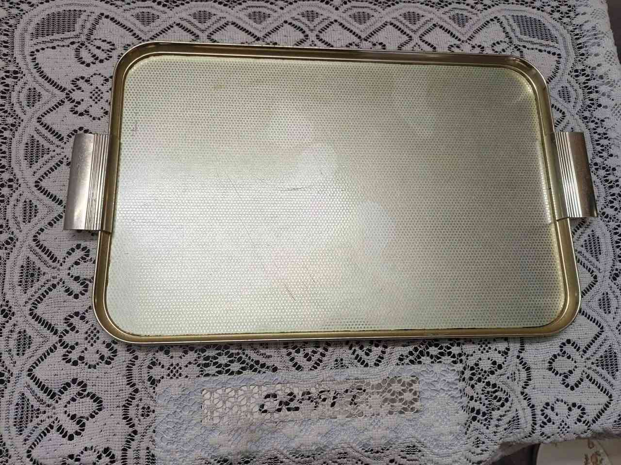 علب معدن وقدور معدن انتيك وصواني يتوفر توصيل


**إذا كنت صاحب هذا الإعلان وتريد حذفه لأي سبب، رجاءا أرسل رسالة إلى الدعم الفني**