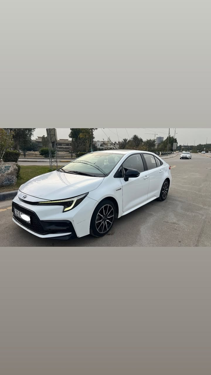 سلام عليكم كورله S 2023 ام العلامه الزركه سياره ماخذه من باركود لا ضربه ولا صبغ عله إيدي سياره فول موصفات واحد عله واحد وميحتاج اذكر الموصفات الكورله معروفه الS محرك 1800 هايبر بأسمي تحويل ثاني يوم سياره جديده وخير من الله رايده ب148 وماكو هيج سعر كورله S وبيه مجال بصيط رقمي ***********
