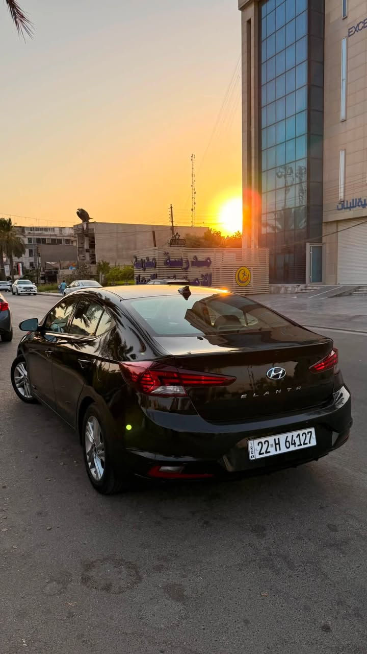 للبيع ألنترا 2020 بدون ايرباك
مكينة 2000 دووش مكفولة من كولشي 
كير محور AT يعني أنسه تعطل
ماشية 60 الف ميل حقيقي 
حادث السيارة مرفق بيها بس الجاملغ الخلفي ضرر بسيط
فقط حادث امريكا و بالعراق صار بيها حالوب ناعم 
بالقمارة و كم وحدة بالبنيد و الصندوق 
بجم كبس على وضع الشركة 
السيارة جاهزة من كل النواحي و جديدة كلش
تخم تاير و صدر و تبريد و دهن كله جديد
شادلها لايت زنون كلش قوي
السيارة متصرف عليها ربع 
رقم و هزة و سنوية كله جديد

سعر السيارة 119 ورقة و بيها مجال بسيط
ماكو انسب من هيج سعر

مكاني بغداد السيدية 
***********
