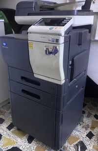 كونيكا مينولتا • حشر ورق • الالوان باهتة