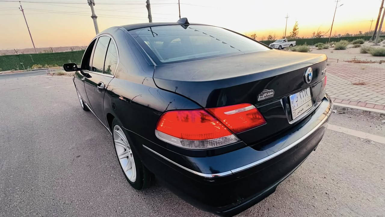للبيع: BMW 740Li موديل 2006 خليجي  
معلاية 2014 
المواصفات الأساسية:  
•  المحرك: 8 سلندر V8
•  الكير: أوتوماتيك 6 سرعات  
•  اللون الخارجي: [ اللون ازرق ] 
- داخلية جلد [اللون اسود ]  
•  الممشى: [ا116 ] كم  
•  مواصفات خليجية
أهم المواصفات:  
شاشة iDrive، تحكم ستيرنق، 
حساسات أمامية وخلفية، فتحة سقف، 
مقاعد جلد كهرباء مع ذاكرة، ستارة خلفية 
كهرباء، زينون،  نظام ABS + تراكشن، 6 إيرباك 
[كشرها بي جراد سيارة بلادية 
مكينة وكير على الشرط

 السعر82، قابل للتفاوض بحدود المعقول للجاد  
الموقع: بغداد - [الزعفرانية ]  
للتواصل: [***********] اتصال +واتساب

