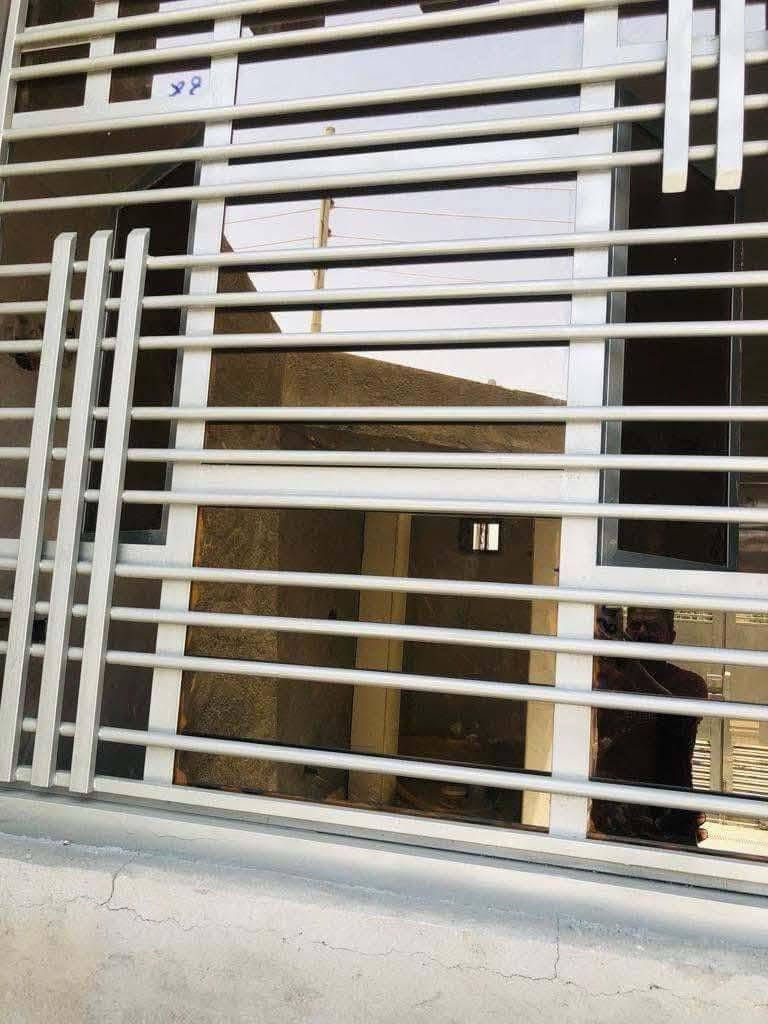 السلام و عليكم | كـادر👷🏻
عمل جام شبابيك
وشـد جـام جميـع المناطع
والجـام متوفر شغــل درجة أولئ💯
*********** اتصال + واتساب
الخاص مفتوح المكان الكماليه شارع المصرف قرب سعيد ابو  الاسواق مقابيل ابو فراس الدلال
