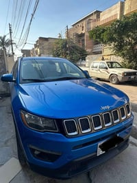 للبيع جيب كومباس 2018 كلين تايتل بيهة طخة خفيفة باب خلفي مصلح بارد بيه...