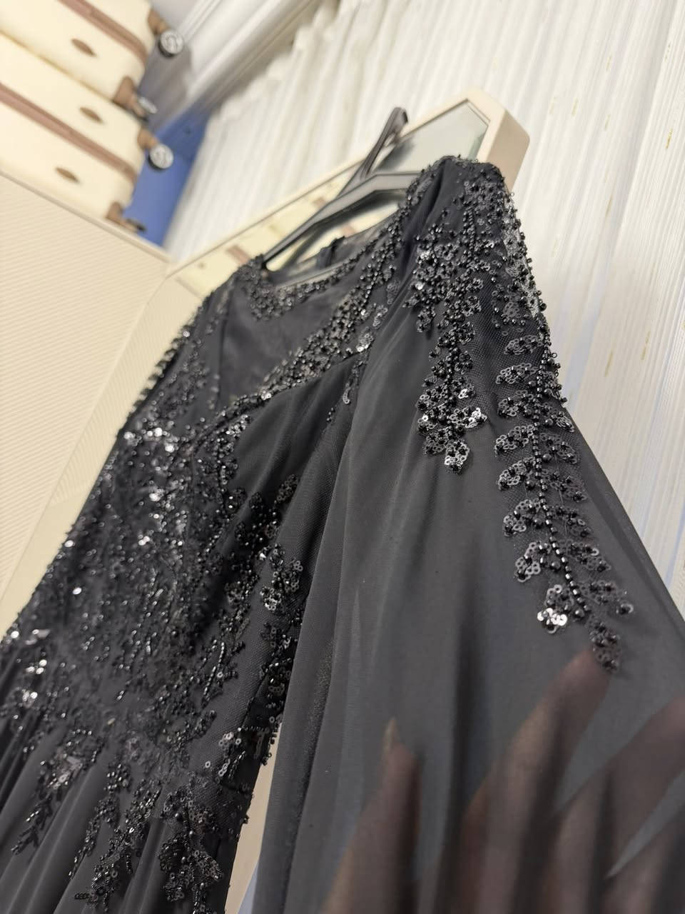 السلام عليكم فستان مناسبات اخذته ب٢٥٠
ملبوس ساعتين فقط اريده ب١٠٠ الف قياس 44 العنوان شارع فلسطين


**إذا كنت صاحب هذا الإعلان وتريد حذفه لأي سبب، رجاءا أرسل رسالة إلى الدعم الفني**