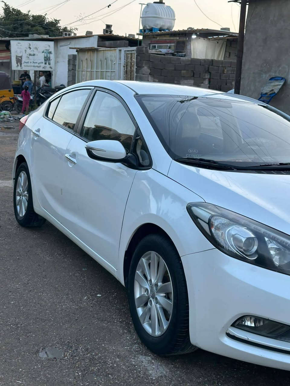سيراتو ٢٠١٦  رقم بغداد
سياره كفاله عام كير محرك ماشيه ٦٠ الف 
سياره بيها بس جنطه مبدله وكاله اصلي ب ٢٠١٧ 
وارد خليجي اشاير بالمري ـ تحكم ستيرأ ـ مرايات شفط ـ شاشه مثل ما موضحه بصوره 
سعرها 132$ مجالها بسيط مكاني الحريه 
*********** رقم صاحب سياره 
*********** رقمي
