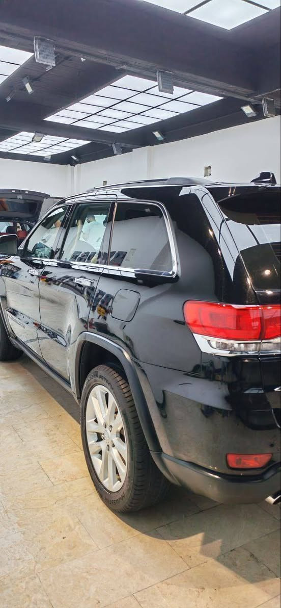 جيب 2017 لمتد خليجي فول  موصفات عدا الجكات ماشيه ١٤٠ السعر ٢٥٥ وبي مجال  

***********
