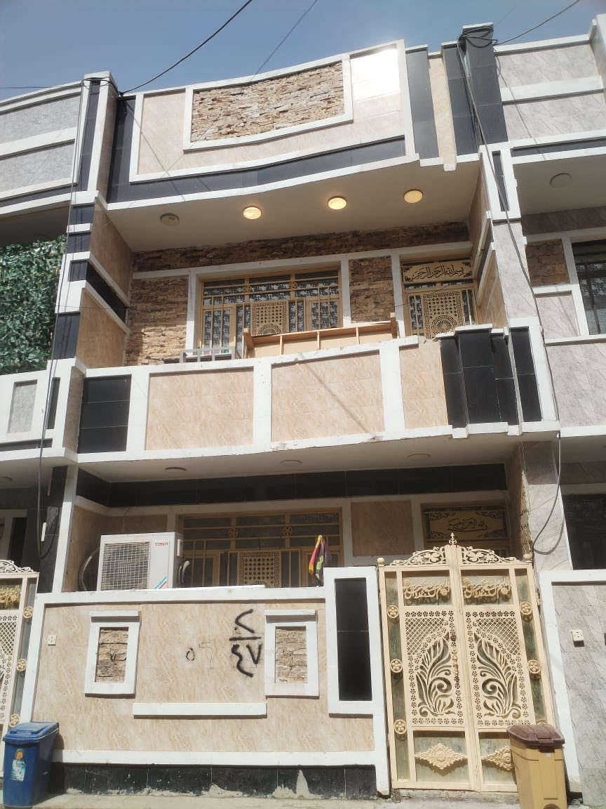 مشتمل 50متر للبيع في منطقه الشعب حي الربيع يحتوي عل غرفتين نوم ومطبخ وخدمات واستقبال الواجهه 5والنزال 10 طابو زراعي سند 25اقرار محكمه للاستفسار الاتصال عل الرقم ***********
