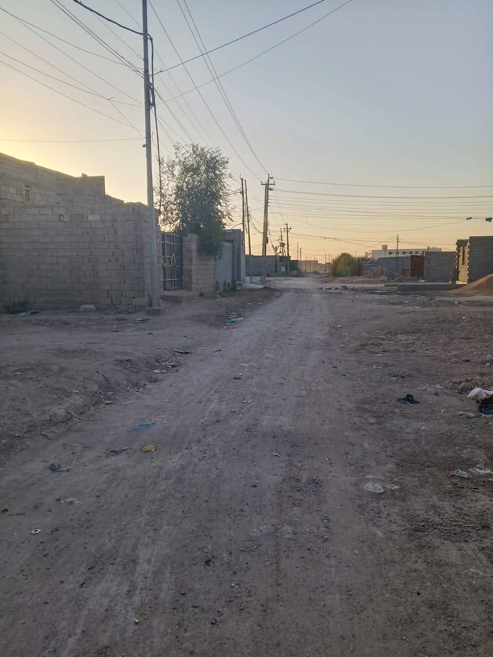 دار هيكل للبيع طابو زراعي في حي الجولان الثانية 

مساحة 200م
وجه 10
نزال 20
شارع 10 
السعر 38

للاستفسار 
***********
***********

