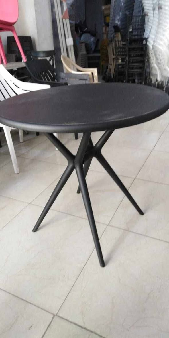كراسي عدد 92 كرسي مستعمل اسبوع فقط
بعدهن جدد سعر الكرسي 9000
ميز تركي مع اربع كراسي ب 60
اتصال ***********
