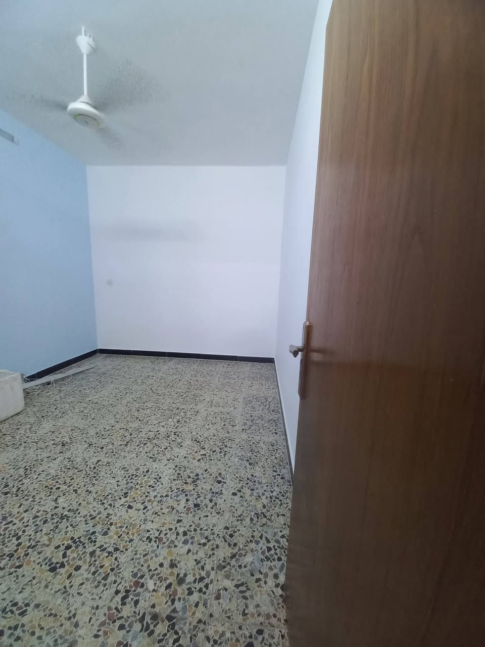 مشتمل للبيع مساحة 50 متر واجهه 3.5 نزال 15 عنوانه الشعب خلف مدرسة صلاح الدين بناء حديث للإستفسار الإتصال رقمي ***********
