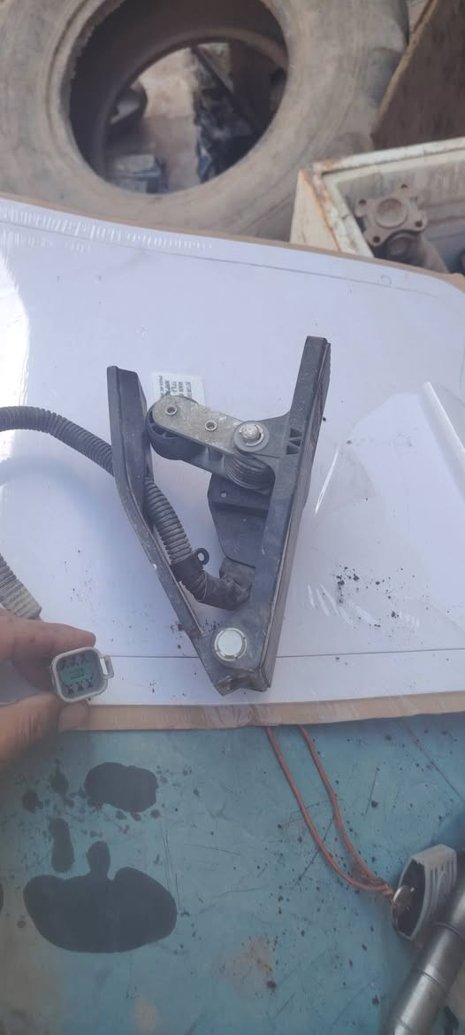 السلام عليكم عندي أغراض للبيع رافعة 
جيسيبي انجكترات طرمبة _ بواري كاز _ فنديشن _بساتم _ براد _ مسطرة والجوزات كاملة _ المحتاج غراض اتصل علية
رقم الهاتف ***********
