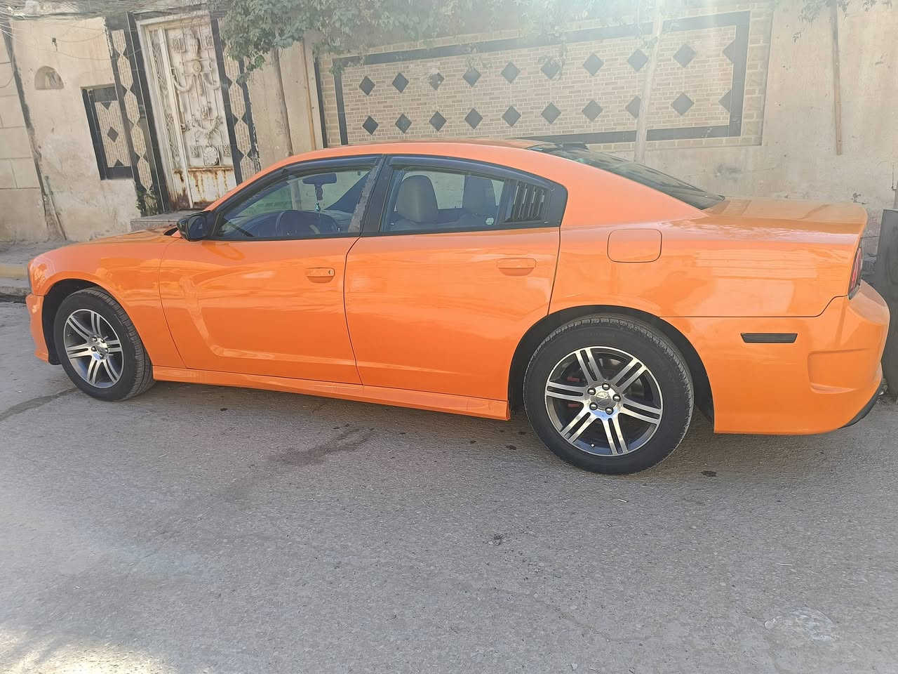 السلام عليكم
شارجر اربعطعش تكسي خط شطره كربلاء 
جاهزه من مكينه كير اكسن حداديه تخم تاير جاهزه كبل للشار حادث سيارة بجم 
والبيبان تلاثه مبدلات اثر خياس حته ماتعبك السعر ب 150 وبيه مجال العنوان ذي قار قضاء الشطره رقم الهاتف ***********
