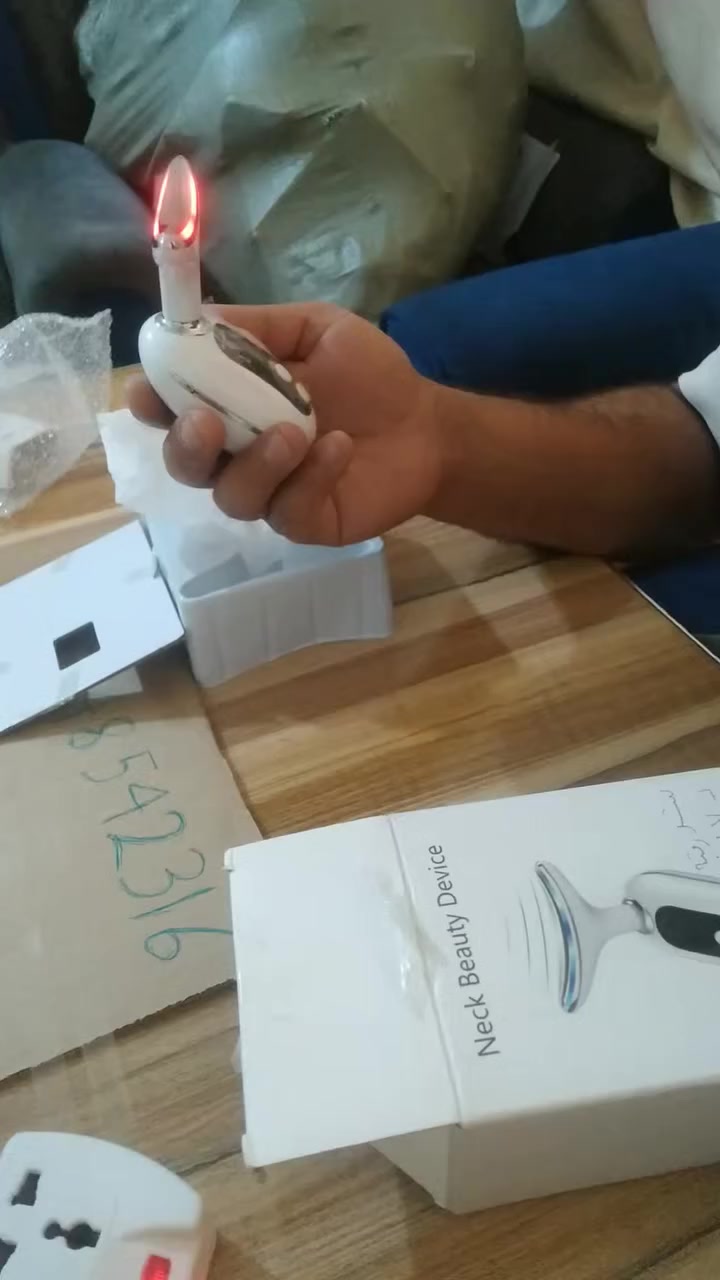 السلام عليكم
اغراض امزون الاصلي جديد مو باله 

الاسعار مذكورات بالفديوات 

مراسله وات ساب ***********
