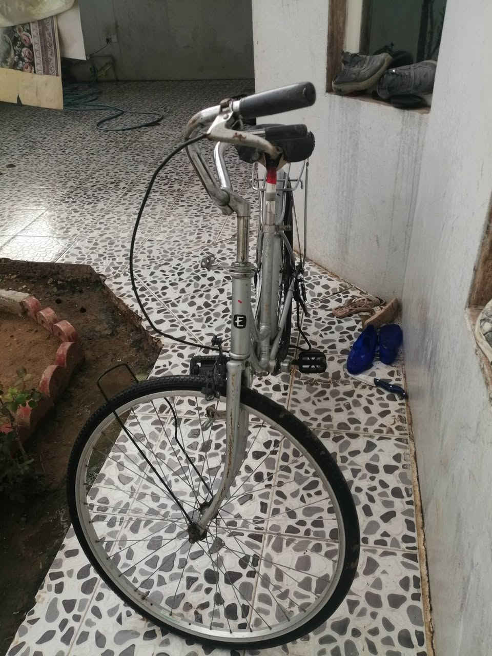 السلام عليكم هذا بايسكل جديد نظيف كله كله بلادي ما بدل بي اي شيء كله بلاد هاي بلاد يجي السعر55 للاستفسار هذا الرقم ***********
