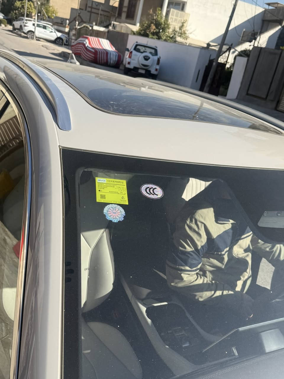 السلام عليكم
للبيع سيارة BYD سونك بلص موديل 25
لون سمنتي رقم بغداد مثبت لوحات
مواصفات معروفة بصمة وكرت NFCبنوراما السيارة كرسي كهرباء 
موجودة بغداد راغبة خاتون 
السعر المطلوب 33 مليون
للاستفسار ***********
