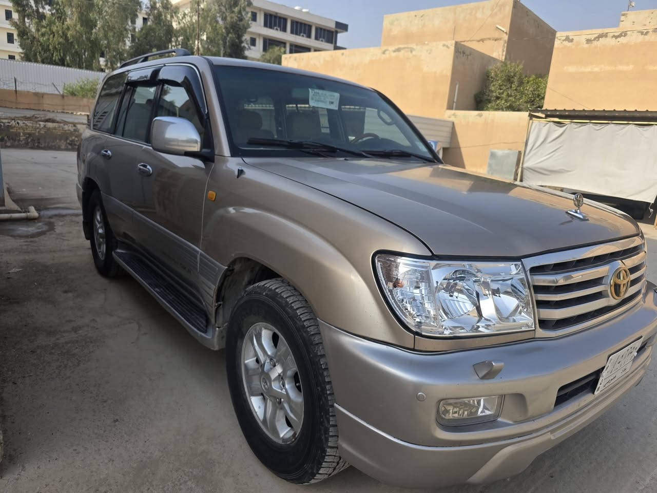 السلام عليكم لاندكروزر موديل 2006 رقم بغداد
مكفولة من كلشي وسيارة خير من الله 
 تبريد 3 قطع سيارة خير من الله 
كير مكينة خير من الله 
باتري جديد
تخم  تاير 
سيارة بسمي ثاني يوم احولك 
مكاني بغداد الدورة هور رجب 
سعر السيارة 190 وبيها مجال بسيط 
وللستفسار اكثر 
***********
ما متواجد على الفيس
