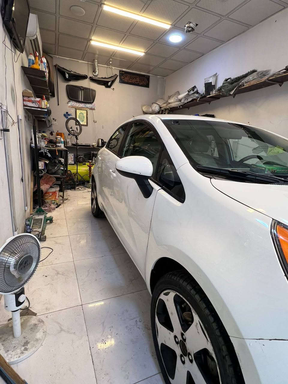 السلام عليكم كيا ريو موديل 13 وارد امريكي محرك 1600 رقم بصره مشروع وطني سنويه لل 29 حادث جاملغ وبنيد مبدل أصلي تفصيخ السياره جاهزه من كلشي محرك كير حداده تبريد تخم تاير جديد اصلي كوري مكان السياره بصره السعر 82 هاتف ***********
