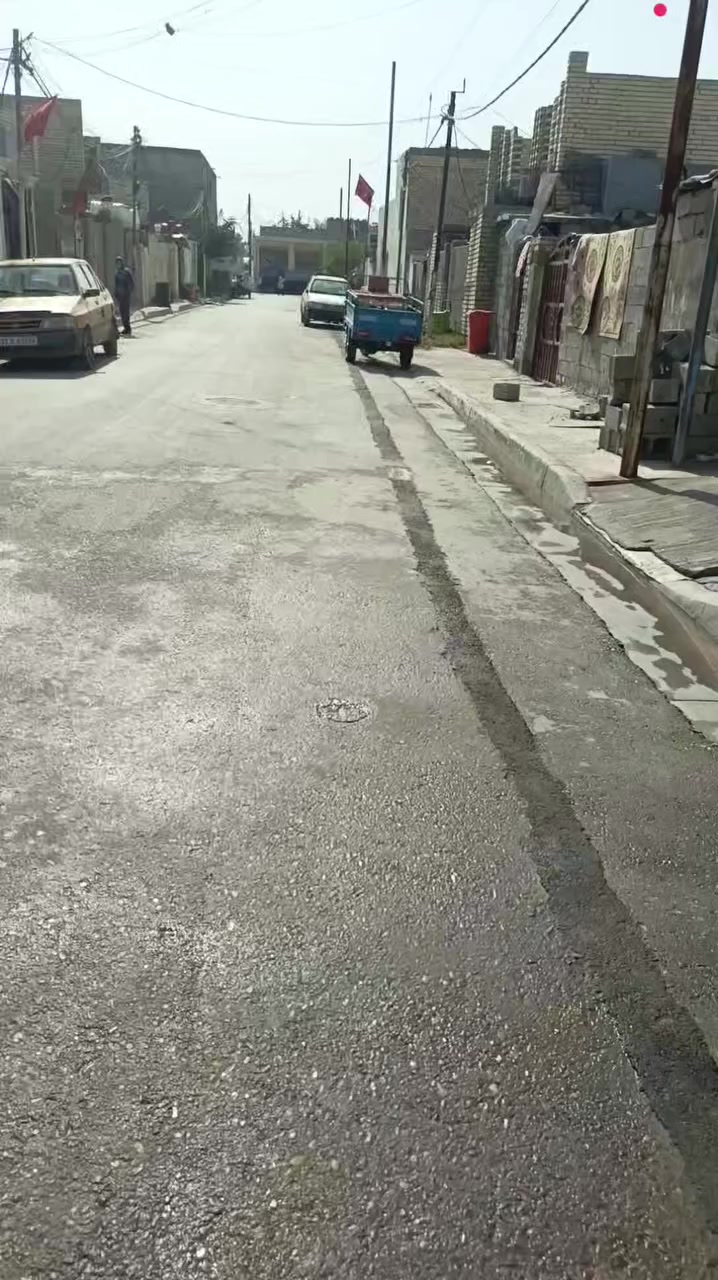 السلام عليكم دار للبيع المساحه 200متر بناء طابوگ صب مسلح واجهه 10 متر ونزال 20متر كاملة الخدمات ماء مجاري تبليط العنوان البحث العلمي حي البتول قرب جسر المشاة وقرب سواق سيد خالد وفرن وصيدليه ***********
