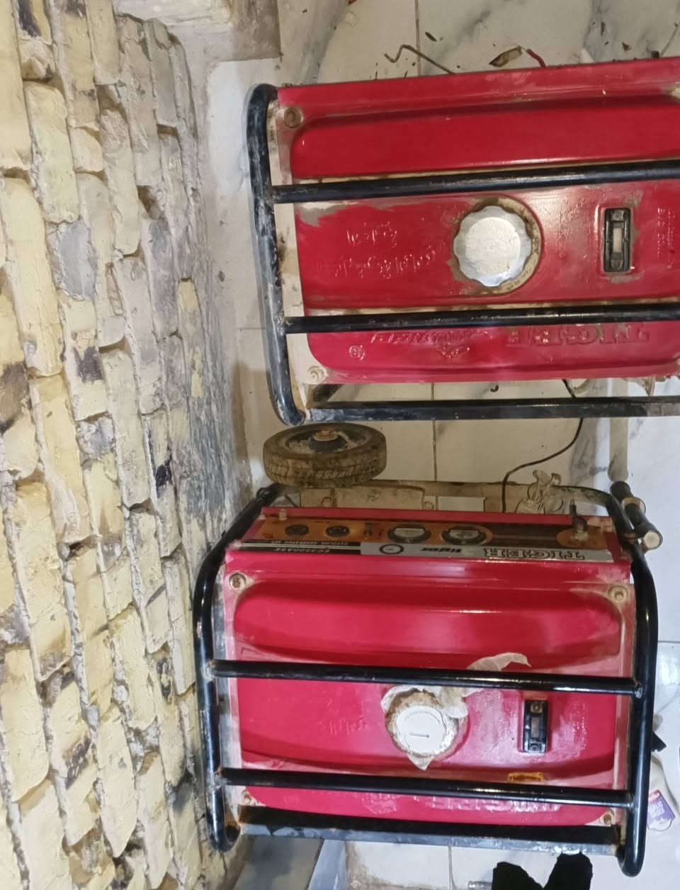 مولدات شغالات كاملات وعلى الفحص سعرهن 150 اثنينهن العنوان الحله الثوره قرب جامع الحيدي***********
150ثنينهن
