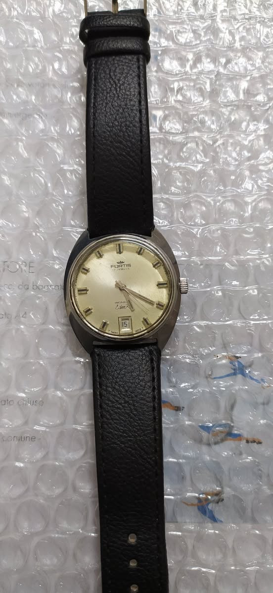 السلام عليكم هاي الساعه للبيع قديمه حيل كله اصلي بها شرط ما ملعوب بها ولا مصلحه بس القايش مو مالها اعلى سعر ابيع مكاني موصل


**إذا كنت صاحب هذا الإعلان وتريد حذفه لأي سبب، رجاءا أرسل رسالة إلى الدعم الفني**