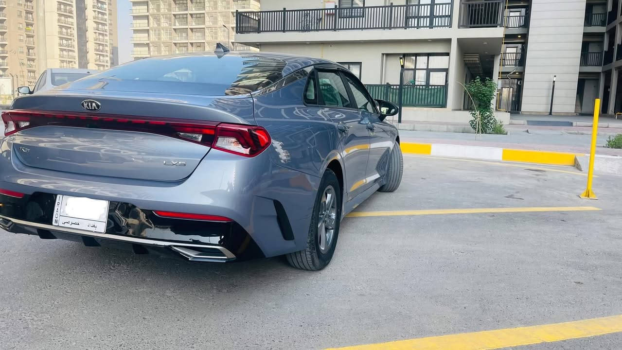 � للبيع  – كيا K5 موديل 2021 EXL بحالة ممتازة
✨ فرصة العمر لعشاق الأداء والأناقة!

📌 المواصفات الأساسية:

 • موديل 2021، فئة EXL – الأفضل في الفئات
 • تشغيل ذكي + دخول بدون مفتاح
 • شاشة وسطية كبيرة + نظام ملاحة
 • كاميرا خلفية وحساسات أمامية وخلفية
 • مثبت سرعة + مساعدات ذكية للسير
 • تكييف قوي 
 • تصميم خارجي أنيق ورياضي 👌

💡 الحالة:
✔️ ممتازة جدًا – حادث امريكا كما مبين بنيد وجاملغ صبغ 
حادث العراق باب خلف السايق  على كد شبر 
✔️ تم العناية بها بشكل دوري
✔️ داخلي نظيف وفاخر

🚀 لمحبي الراحة والأداء:
محرك قوي، قيادة سلسة، استهلاك ممتاز للوقود — سيارة عملية للشغل والسفر والرحلات.

📞 السعر مناسب ومغري
اتصل الآن للاستفادة من العرض قبل الجميع!
***********

📍 السيارة موجودة في بغداد
