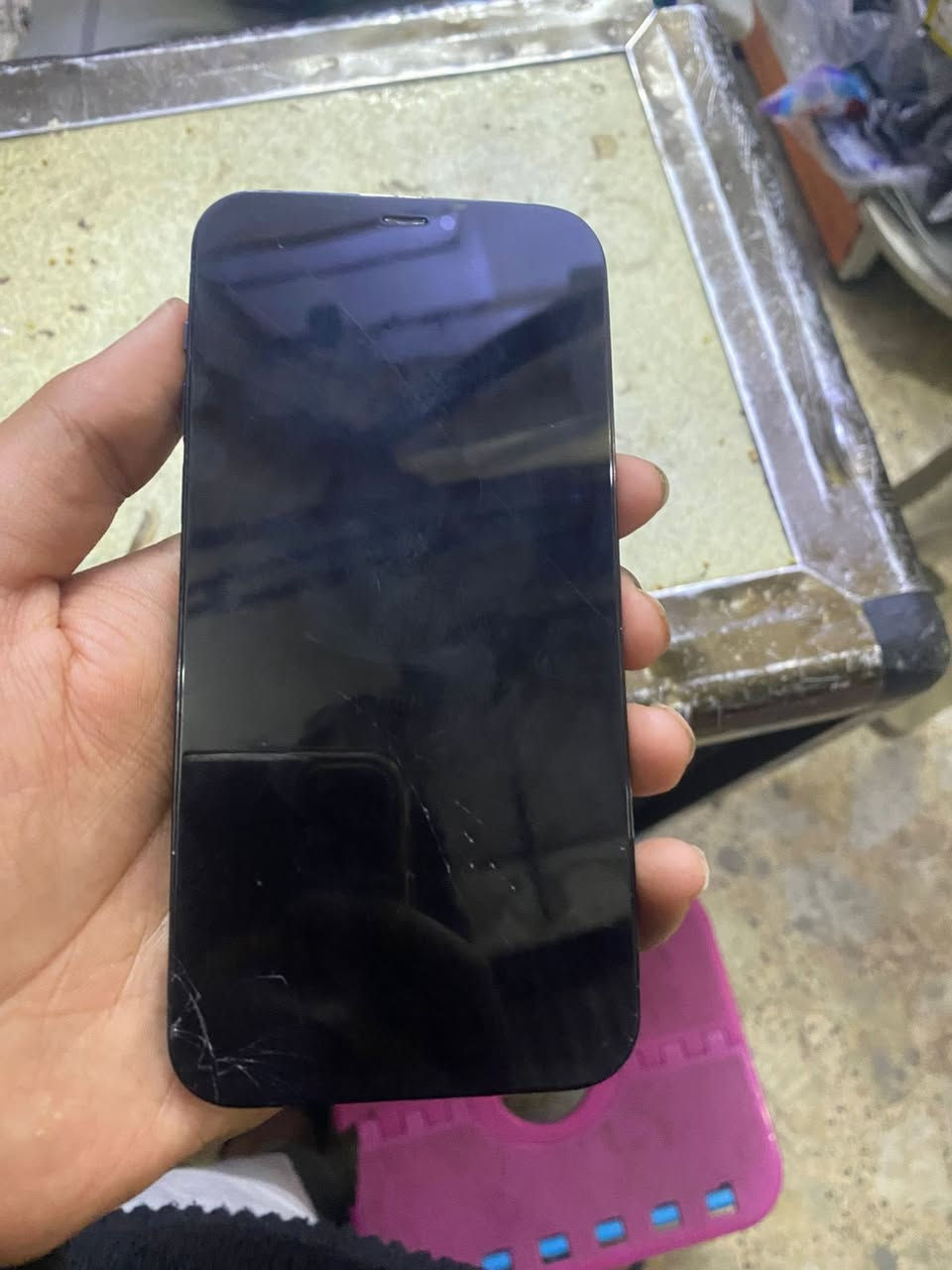 ايفون12برو ذاكره 128الشاشه مبدله بيه وفطور شغاله كلشي مابيها ومبدل بطاريه سعر 200وبي مجال للاستفساراتصل على الرقم ***********
