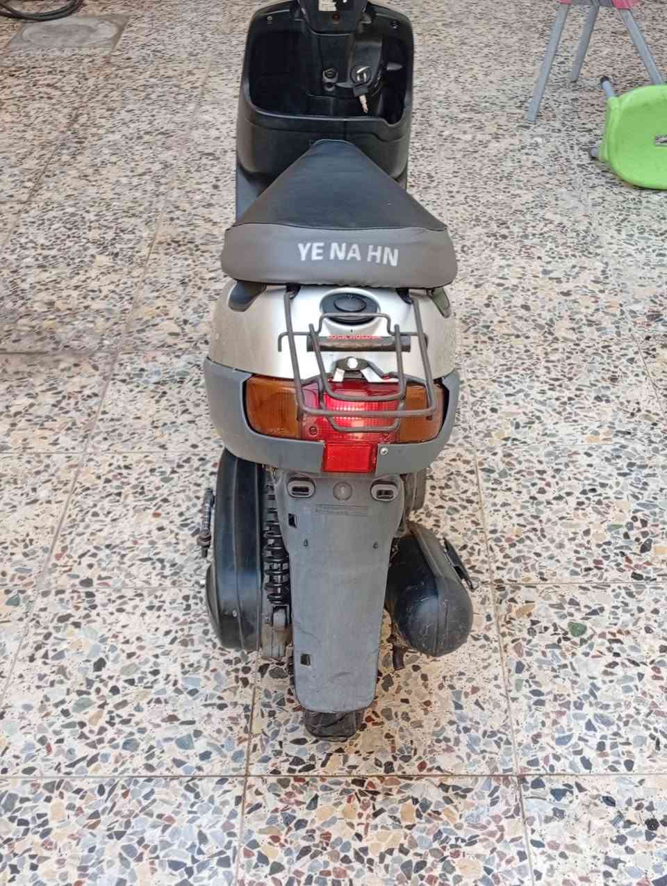 السلام عليكم
دراجه بطه للبيع 2003 
ما مفتوحة كلها شغالة النضافه كدامك الدراجه بلاديه مابيها اي نقص 
السعر 450 وبيها مجال 
التواصل على الرقم ***********
المكان كربلاء الملحق قرب المعارض الجديده
