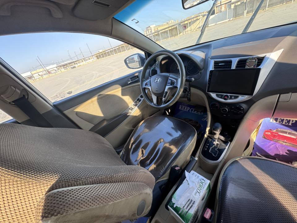 سلام عليكم سياره اكسنت موديل ٢٠١٢  نضيفه كشر نضيف مكفول خليجي مكينه 1600 الاستفسار اتصل على الرقم *********** يتوفر واتساب
