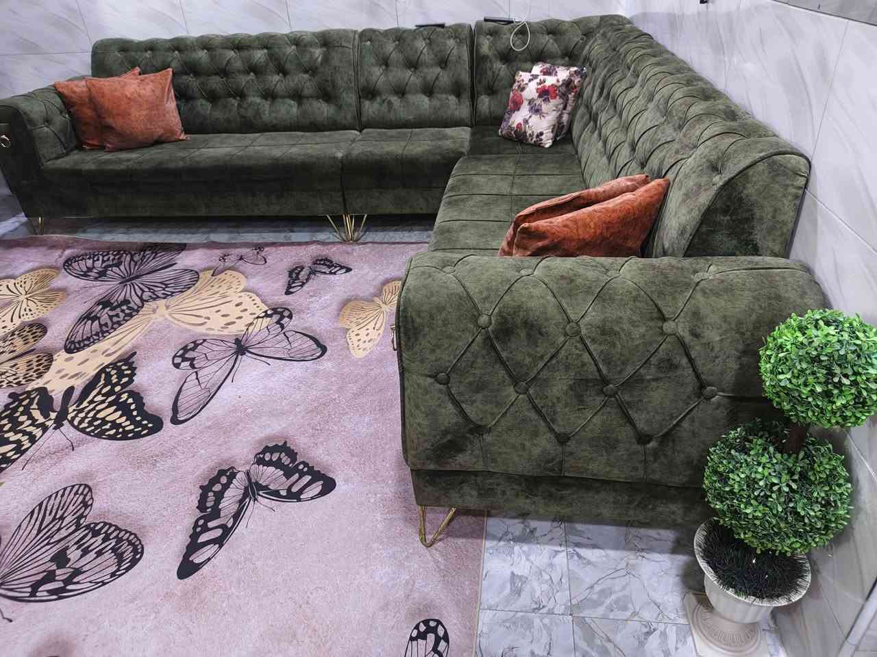 الديوان 14 مقعد مع الطبلات سعره ٤٥٠ 
اخو الجديد شخط مابيه تسكام قوي جداا

عنواني التراث 
***********
