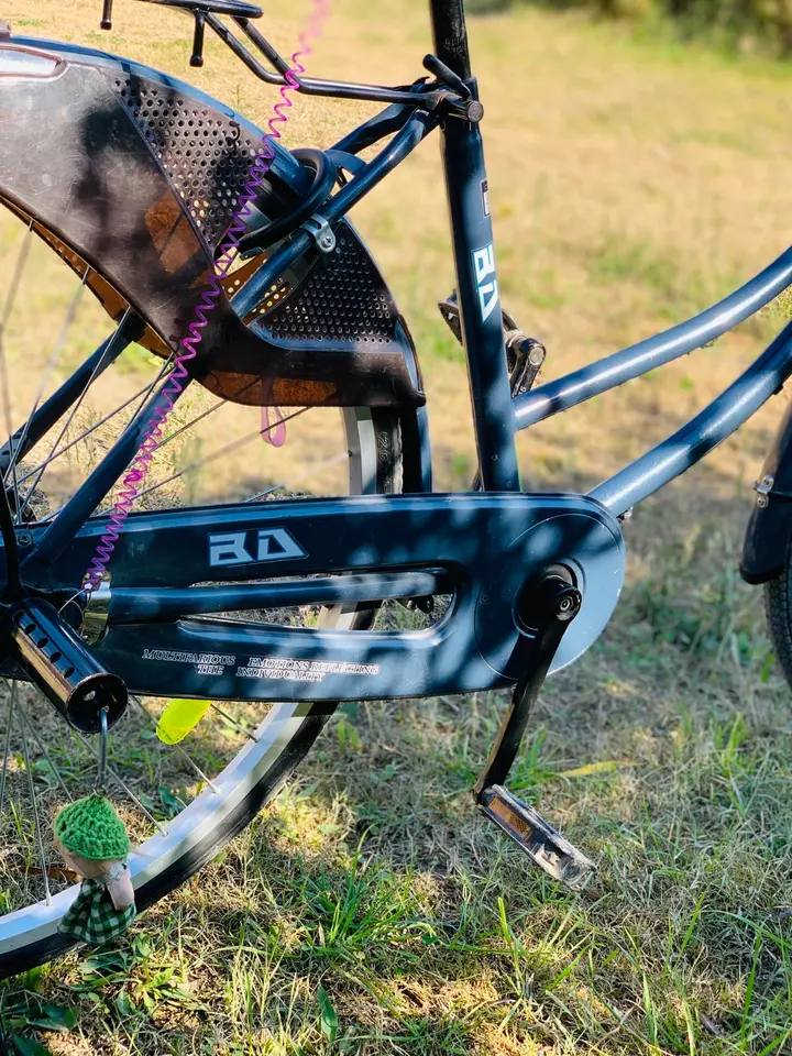 سلام عليكم بايسكل ياباني حجم 26 نضيف كلش سعر 120 وبي مجال شراي علق واني اراسلك او اتصل ***********
