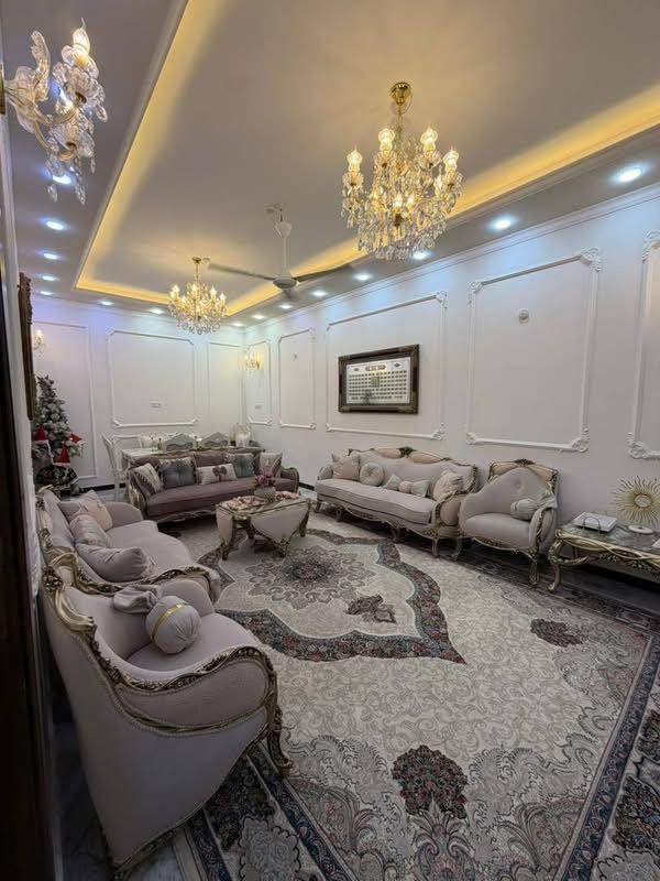 للبيع دار حي الزهراء بناء جديد مساحة ١٩٢ متر على ساحة وشارع ١٥ البناء جديد طابق واحد مطلوب لصندوق الاسكان مبلغ ٧٥ مليون بامكان المشتري الجديد يحول الدين على ذمته السعر ٥٢٥ مليون مع المجال للاتصال *********** مجتبى معله او مراجعه مكتب ضي الحسن للعقار النجف الاشرف حي الزهراء شارع الكيات مقابل جامع الزهراء
