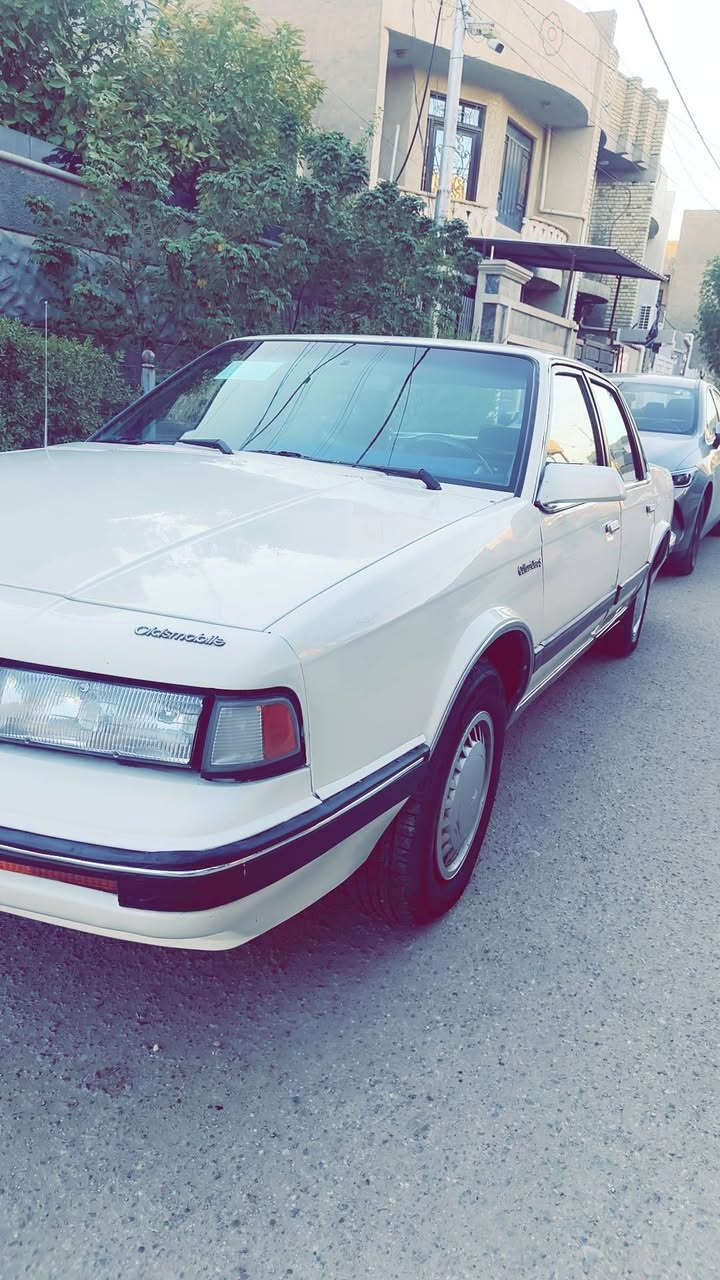 سلام عليكم اولدز موديل ١٩٩٠سياره خير من الله كير محرك تبريد كربايات كله نضيف فقط مصبوغه الجماليه السعر51وبي مجال بصيط العنوان بغداد المحموديه***********
