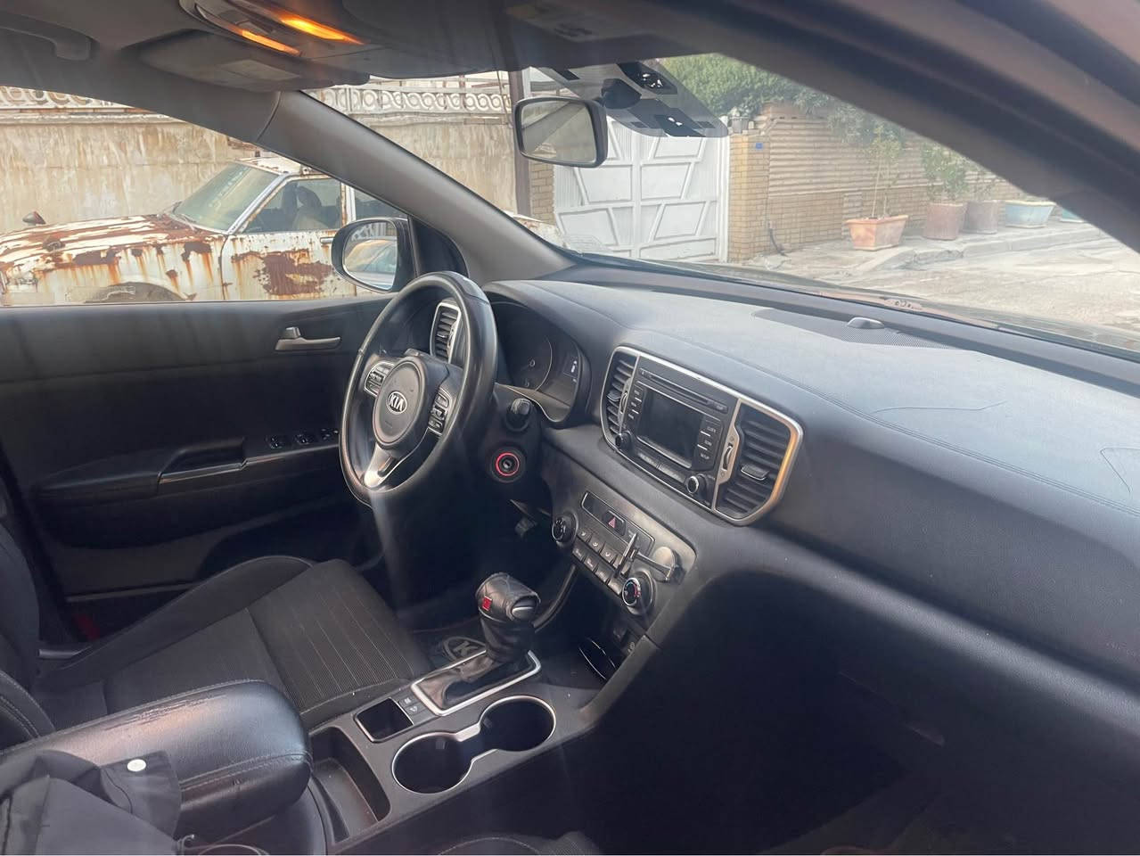 سبورتج 18 امريكي 
ماشيه 65
محرك 2400
حادثها بنيد تبديل فقط اصلي
وربع جاملغ خلفي بلعراق نتيجة شخط بسيط
السعر 143 مجال بسيط 
وبيع نقد فقط
*********** في بغداد
جماعة 135 لاتتصل ولا تراسل رجاءً
تحويل شرط ومحرك كير كفاله Colombo, Sri Lanka
