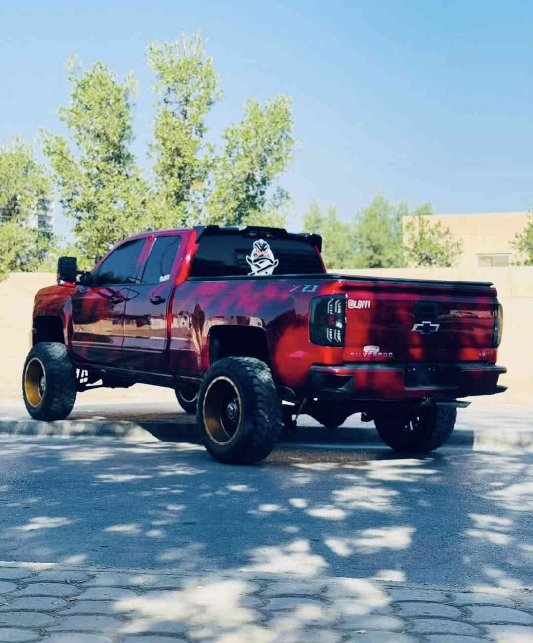 السلام عليكم
الي يدور شي مميز جايبلكم دبابة
سلفرادو موديل 2019 نسخة Z71 محرك V8 5300
السيارة حادث جاملغ ايمن فقط
مواصفات:
١-فور ويل كهربائي  دبل ثكيل خفيف
2 نظام منحدرات
3 تدفئه كشنات
4 كت لفت معلايه 6 انج راف كانتري وقابله لل10 انج
5 تخم ويل وتاير اصلي
6 لايت دبل حاجب دبل عدسه بك لايت لد اصلي
7 تحكم سترين جهتين
8 بدي مغلف وغطاء بدي ينفتح وينسد
9 دوس كهراباء ويه فتحت الباب
10 كل تعديله امريكا مو هنا بلعراق جايه معدله
11 محرك تاهو 5300 نضام قتصادي يشغل 4 سلندر
12 تشغيل عن بعد
13 شاشه كبيره تدعم كار بلي وندرويد
14 نظام قطر
15 مري متحرك سعرهن $500
16 شباك معدل
سياره قويه وجديده بشكل عليه برمجه من امريكا كل نقص مابيه ترايك وين ميعجبك سنويه جديده هزه جديده ولحد يقارنه بلعاديه ولمهجومه حدادية ٩٠٪؜
مكانها:كربلاء_ حي الحسين 
رقم:***********/***********
