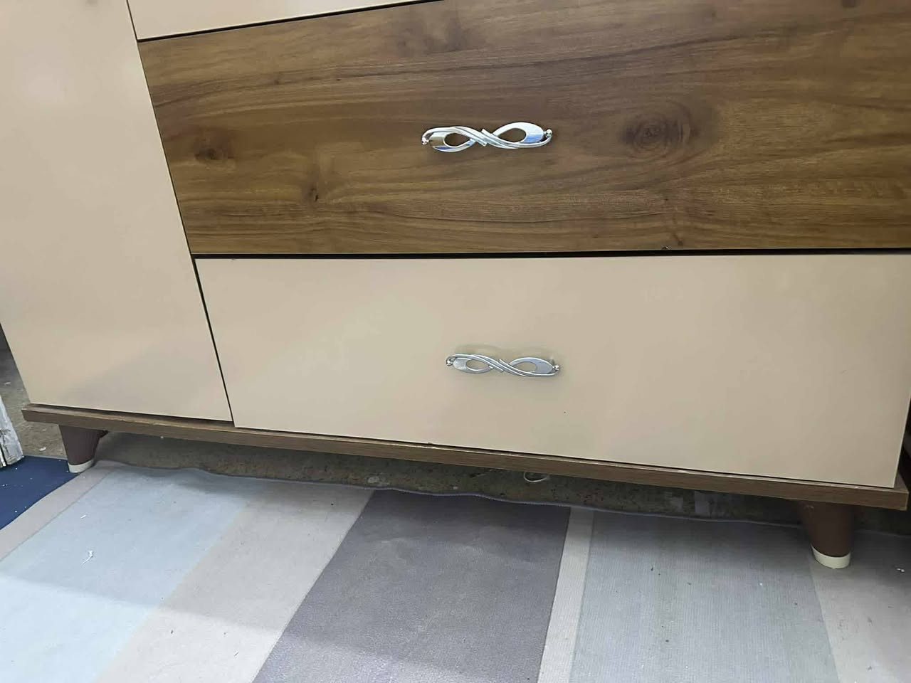 للبيع غرفه شبابي  مابيها اي عيب السعر 250الف
موصل شقق الخضراء قرب اسواق الصالحين


**إذا كنت صاحب هذا الإعلان وتريد حذفه لأي سبب، رجاءا أرسل رسالة إلى الدعم الفني**