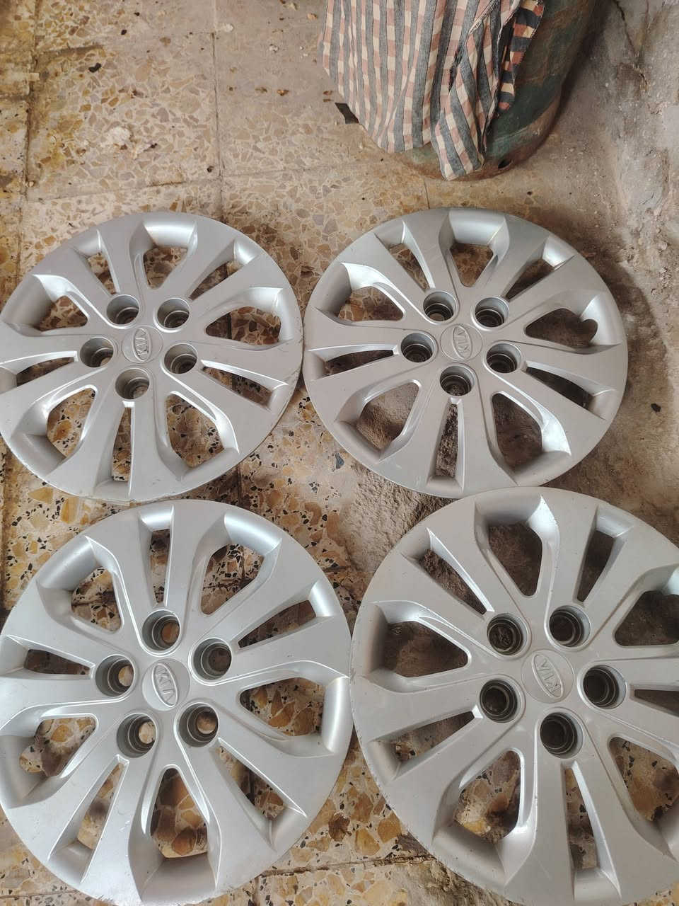 سلام عليكم كبات للبيع جدد اصليات شرط 3 تخام سعر التخم 20 مكاني دوانيه مركز *********** متواجد خاص
