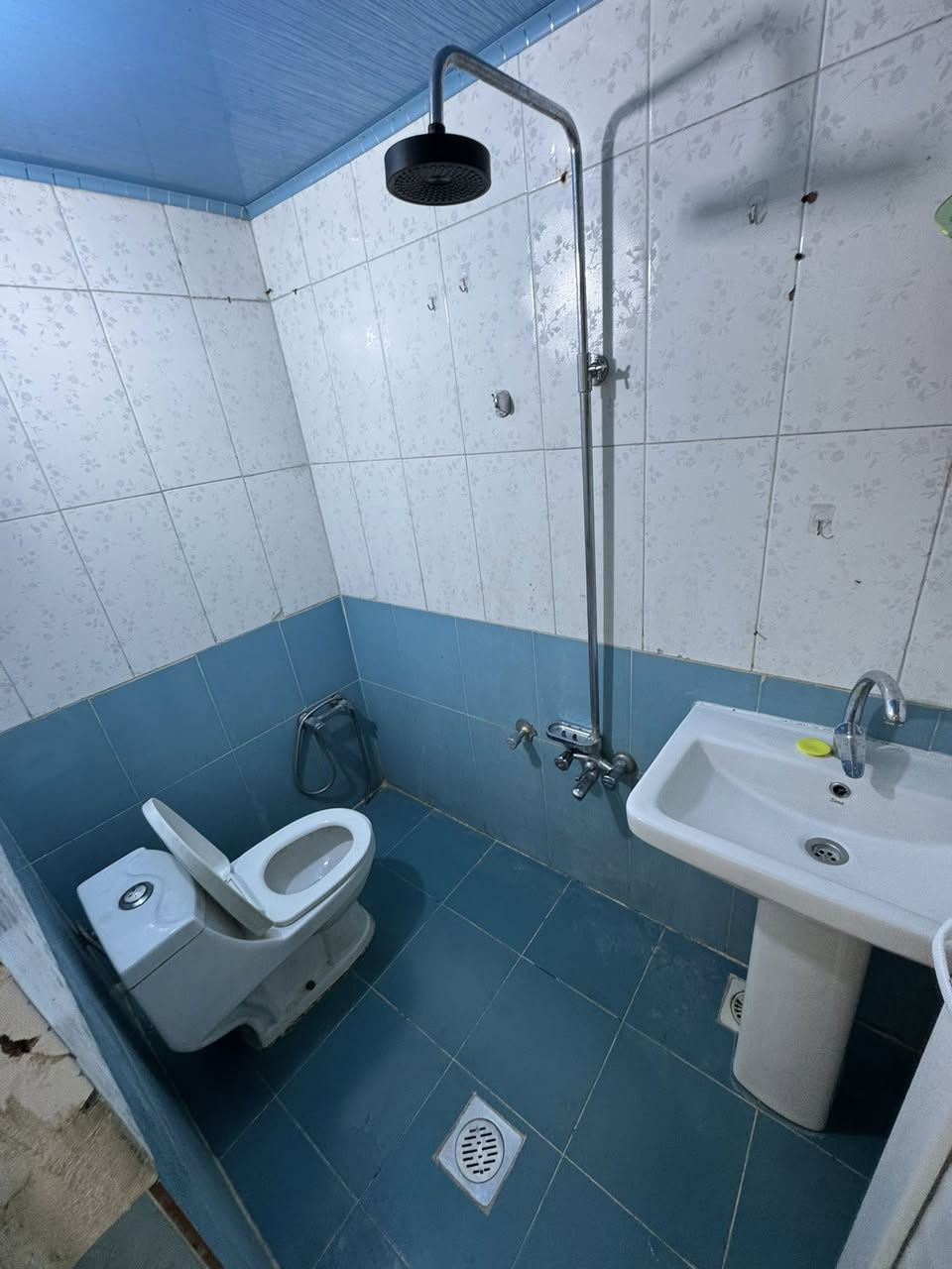 للأيجار بيت 50 متر في السيدية
يحتوي على 3 غرف نوم وصالة ومطبخ وخدمات 2 ✔️

الايجار 600 الف قفل 🔒 

الموقع السيدية الضباط 

للأستفسار ***********0
أو زيارة مكتب الطائي للعقار السيدية الضباط
