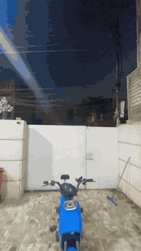 سلام عليكم ورحمة الله وبركاته شباب دراجه شحن حجم 24
-3سرع وتمشي خمسين حقيقي 
-4بطاريات
-مسجل بلوتوث 
-دراجه كامله عل اخير
-السعر (250)
***********
