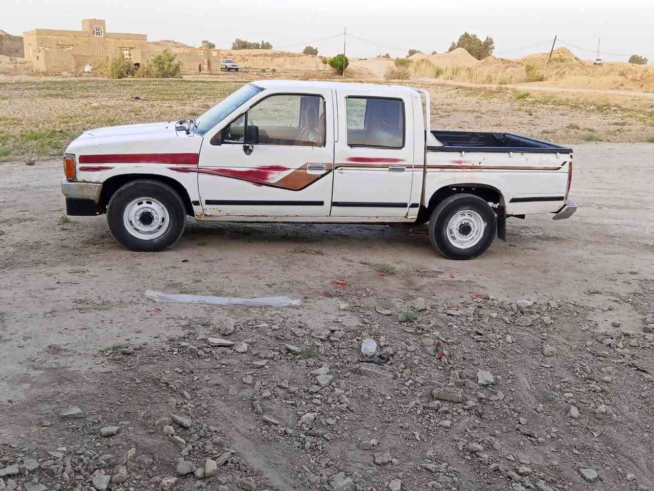 السلام عليكم سياره نيسان البيع مديل 90 رقم واسط مشروع وطني شرط تحويل سنويه 28 مكينه  بيه خيط تبخير قليل وكير وشاصي مكفول كهربايات كلها شقاله سياره حلوه  ومال جناي سعر 25 وبيها مجال مكان سياره سماوه قضاء الخضر الاستفسار اتصل على الرقم *********** مراوس بيكم عادي
