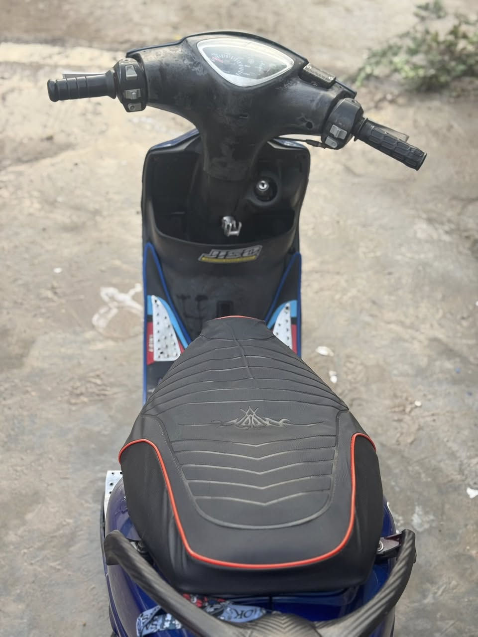 سلام عليكم
متاح ماكس عدله للبيع بوشه 55  شلعه معدل  نشره امامي وخلفي اشاير زينون كله رياضي دراجه ناقصه شخاطه حتى يشتغل السلف شلعه فول تشلع الكاع شلع صلنطه FM رياضي  دراجه نضيفه مابيه اي نقص سعر 550 بيه مجال اذا مو شرياي لا تعبني واتعبك  …… رقم .. ***********
