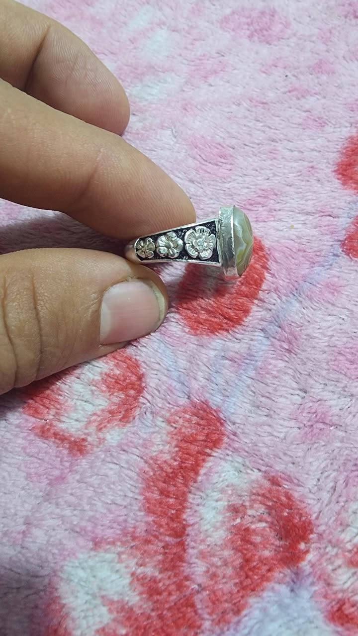 سليماني قديم عينتين مساويه صياغه يدوية ثقيله السعر ٥٠ الف بغداد الزعفرانيه ***********
