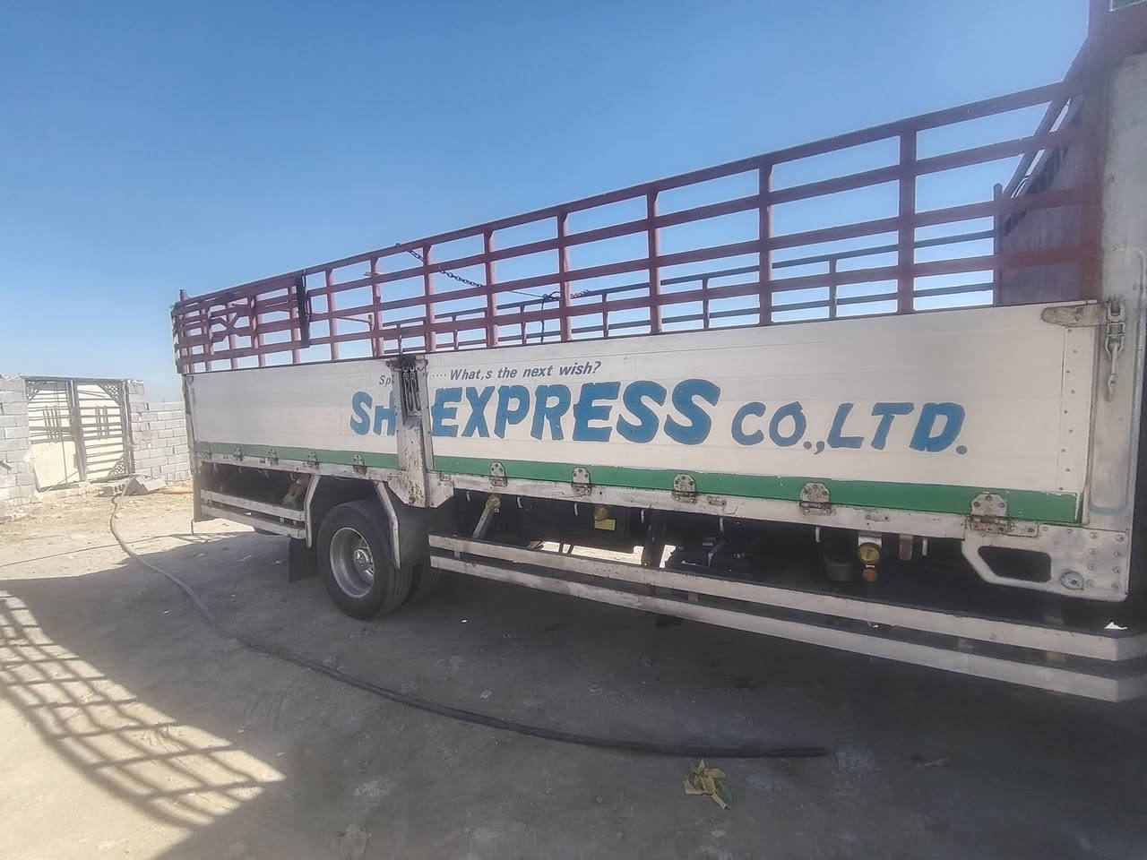 سلام عليكم  بدي لبيع ***********
