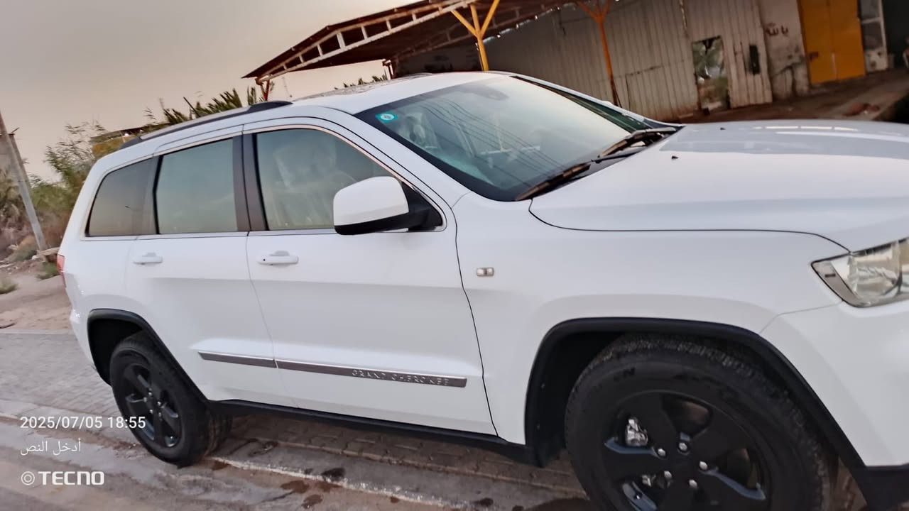 للبيع جيب كراند شيروكي موديل 13 خليجي مكفولة رقم بغداد بااسمي ماشيه 150 الف حقيقي سعر 220 الاتصال ***********
