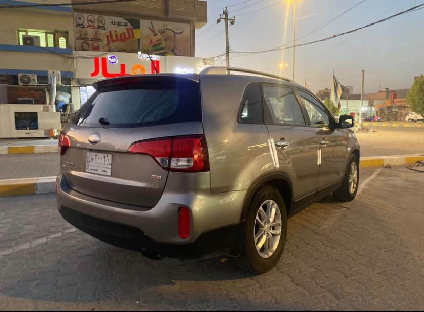 كيا سورنتو 2014 أمريكي 
السياره فول عدا الفتحه 
كشنات تدفئه 
السياره حادثها ب امريكا بنيد فقط 
وصابغين ويا ملاون الجاملغ والباب وشويه من الباب الوره وبيها بارد بل باب وره قليل 
سنويتها لل 2028مشروع وطني ب اسمنا 
بيع او مراوس  
السعر 120 وبيها مجال 
*********** النجف, العراق
