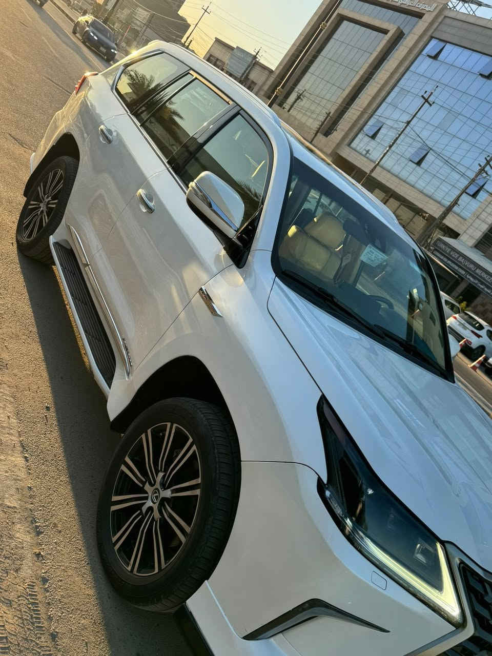 سلام عليكم للبيع فقط لكزز موديل 2016 ابيض صدفي سوبر سبورت فول مواصفات حادث باب السايق بي صبغ السعر 48 الف دولار مع مجال قليل الاستفسار *********** تحياتي
