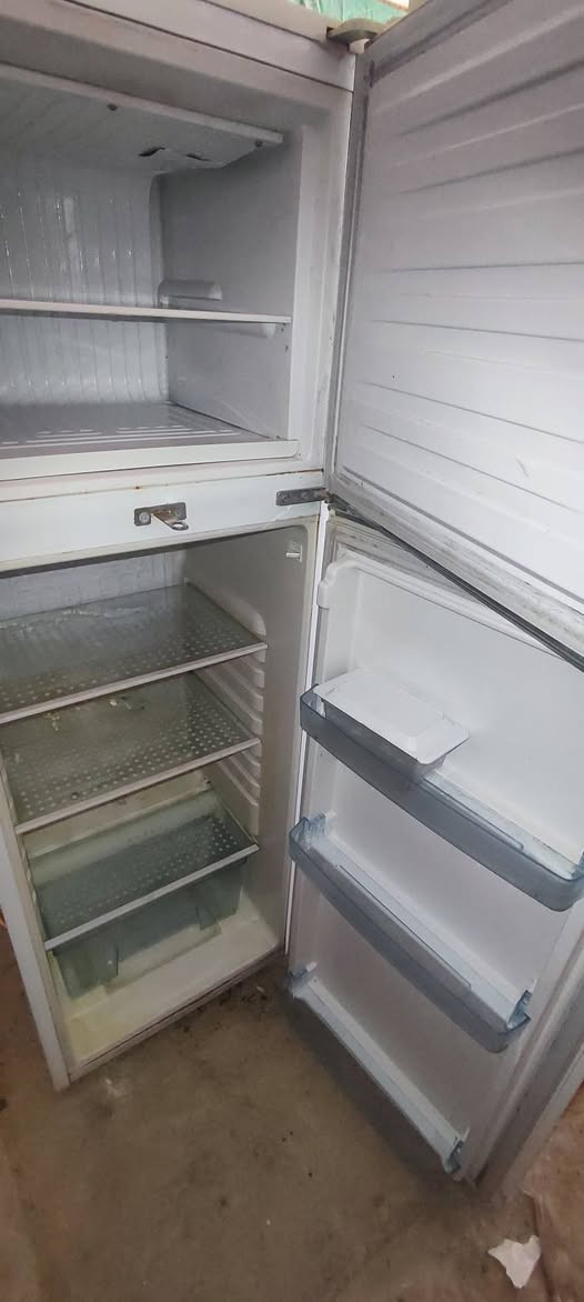 ثلاجة ١٠ قدم جدا نظيفة شغالة على الفحص ب ١٢٥ مع الضمان


**إذا كنت صاحب هذا الإعلان وتريد حذفه لأي سبب، رجاءا أرسل رسالة إلى الدعم الفني**